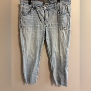 Torrid Light Blue Distressed Women crop boyfriend vintage stretch jeans Sz 16